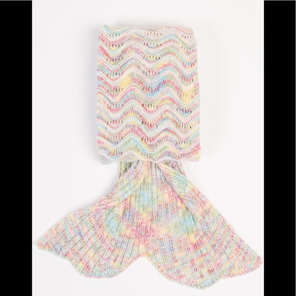 Papillon Mermaid Tail knit blanket - Picture 1 of 9